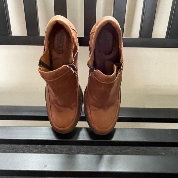 NWOT Born Nyssa leather bootie stacked heel 8.5 - Picture 2 of 7